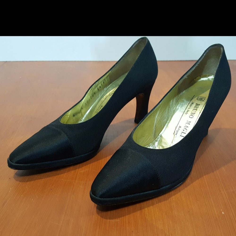 BRUNO MAGLI Womens Black Satin Pumps Md in Bologna